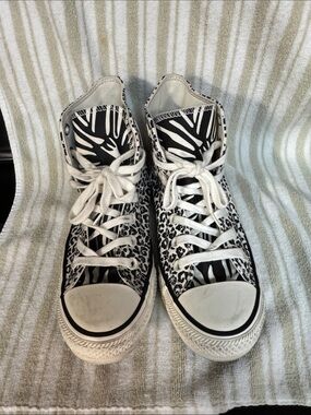 Chuck Taylor Converse Women’s Black & White Leopard Print High-Top Sneakers